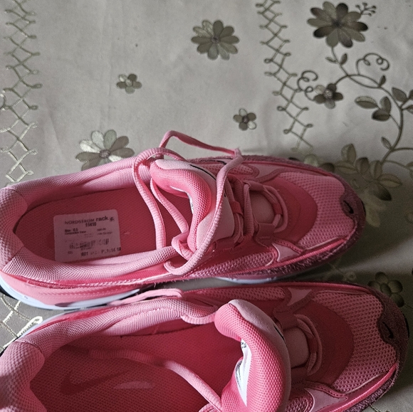 NWOB NIKE Women’s Air Max Bliss - Picture 6 of 7